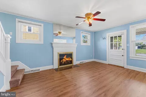 Living - 17 Glaize Ave, Winchester, VA 22601 photo 3 of 3