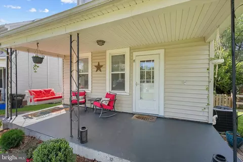 Exterior - 17 Glaize Ave, Winchester, VA 22601 photo 2 of 10
