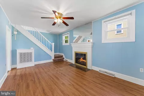 Living - 17 Glaize Ave, Winchester, VA 22601 photo 1 of 3