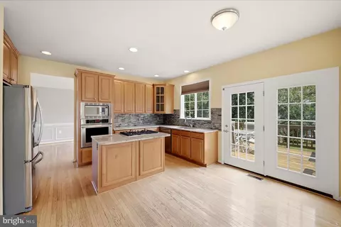 Kitchen - 938 Wayne Dr, Winchester, VA 22601 photo 3 of 8