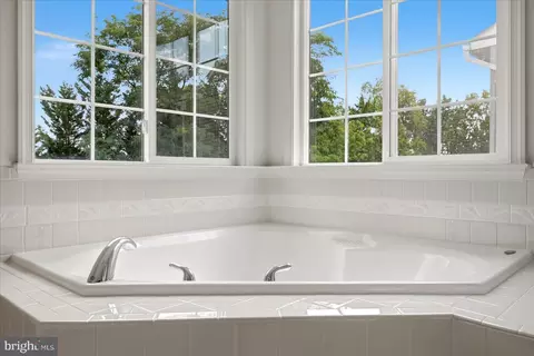 Bath - 938 Wayne Dr, Winchester, VA 22601 photo 2 of 5