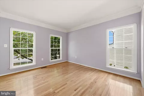 Living - 938 Wayne Dr, Winchester, VA 22601 photo 4 of 10