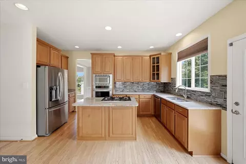 Kitchen - 938 Wayne Dr, Winchester, VA 22601 photo 4 of 8