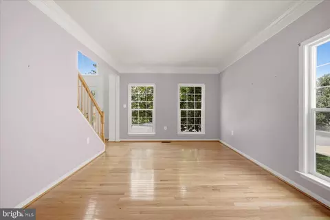 Living - 938 Wayne Dr, Winchester, VA 22601 photo 3 of 10