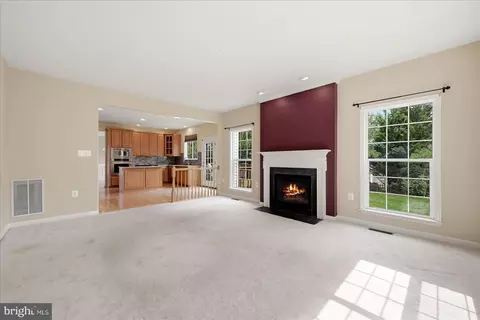 Living - 938 Wayne Dr, Winchester, VA 22601 photo 8 of 10