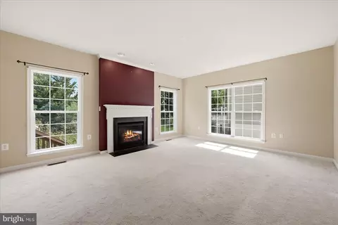 Living - 938 Wayne Dr, Winchester, VA 22601 photo 7 of 10