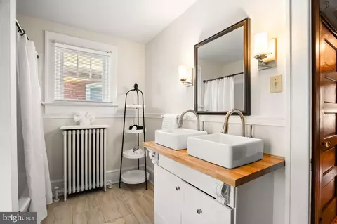 Bath - 322 E Piccadilly, Winchester, VA 22601 photo 2 of 2