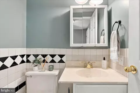 Bath - 1 E Hart St, Winchester, VA 22601 photo 1 of 3