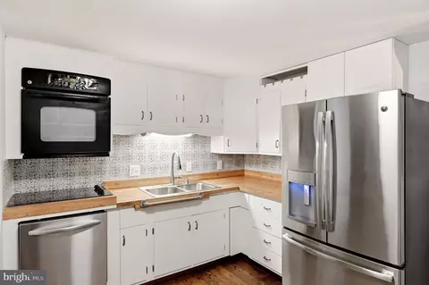 Kitchen - 1308 Commerce, Winchester, VA 22601 photo 2 of 4