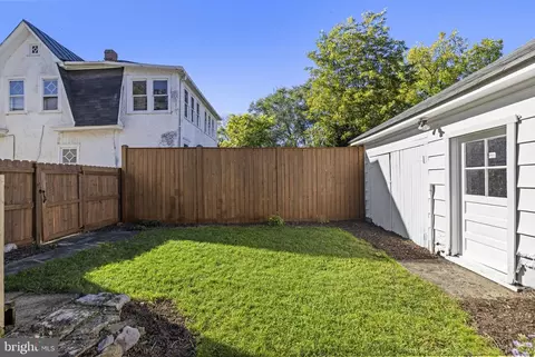 Exterior - 338 E Piccadilly St, Winchester, VA 22601 photo 15 of 19