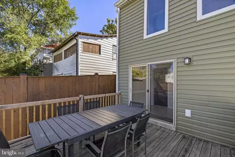Exterior - 338 E Piccadilly St, Winchester, VA 22601 photo 11 of 19