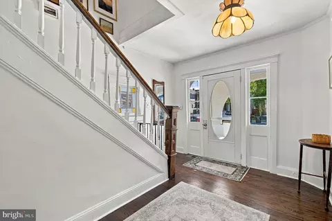 Entry Way - 338 E Piccadilly St, Winchester, VA 22601 photo 5 of 13