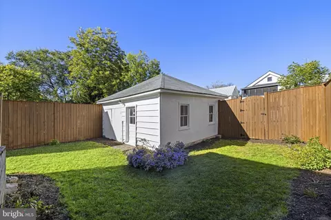 Exterior - 338 E Piccadilly St, Winchester, VA 22601 photo 14 of 19