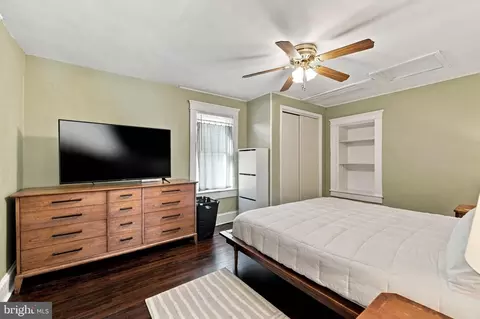 Bedroom - 338 E Piccadilly St, Winchester, VA 22601 photo 4 of 9