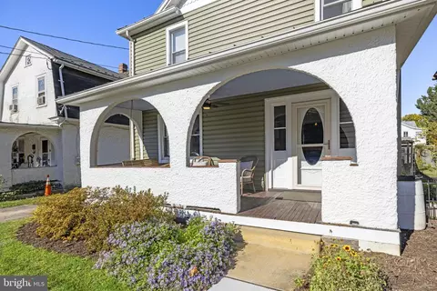 Exterior - 338 E Piccadilly St, Winchester, VA 22601 photo 4 of 19