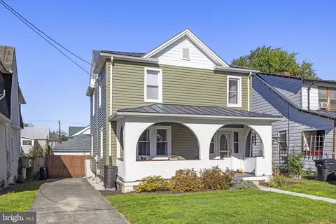 Exterior - 338 E Piccadilly St, Winchester, VA 22601 photo 2 of 19