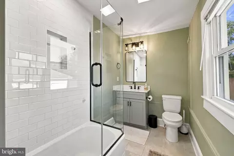 Bath - 338 E Piccadilly St, Winchester, VA 22601 photo 1 of 4