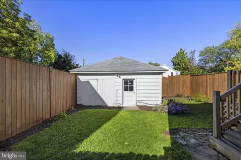 Exterior - 338 E Piccadilly St, Winchester, VA 22601 photo 13 of 19