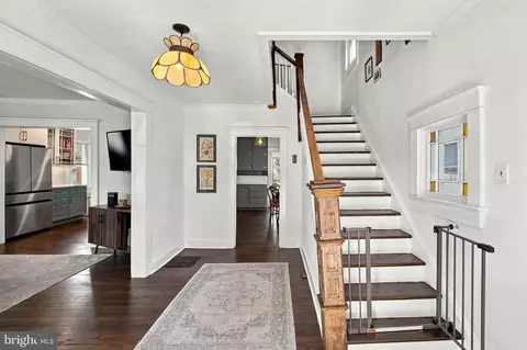 Entry Way - 338 E Piccadilly St, Winchester, VA 22601 photo 2 of 13
