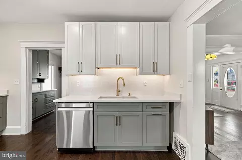 Kitchen - 338 E Piccadilly St, Winchester, VA 22601 photo 6 of 8
