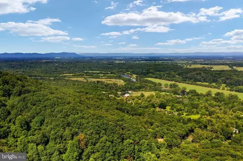 111 High Top Road, Linden, VA 22642