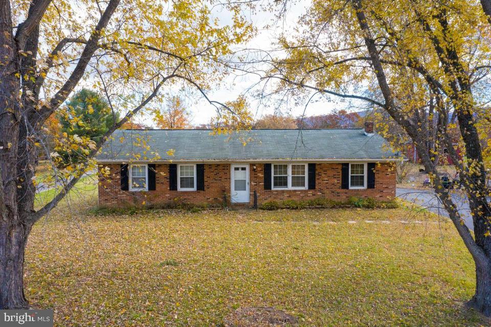 597 Lee Burke Rd, Front Royal, VA 22630 33 Photos MLS VAWR2001360