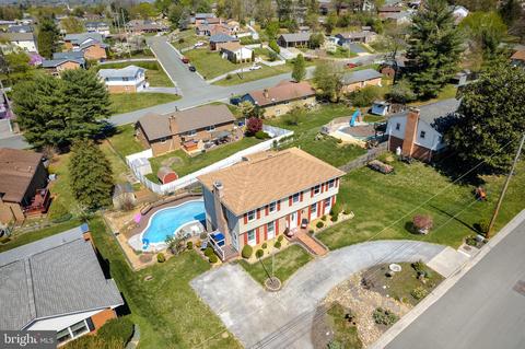 8 Gloucester Rd, Front Royal, VA 22630