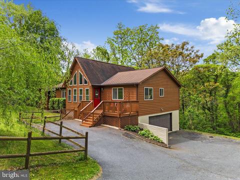 15 Crab Apple Ct, Linden, VA 22642
