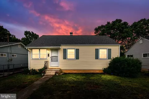736 W 14th St, Front Royal, VA 22630
