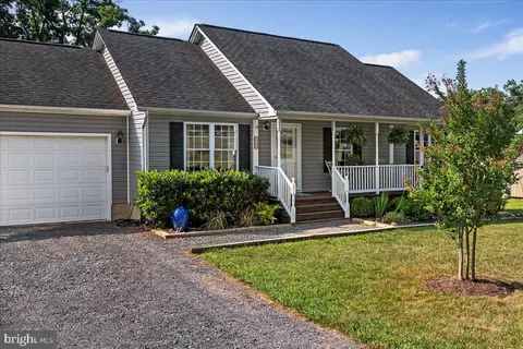 584 Pine Ridge Dr, Front Royal, VA 22630