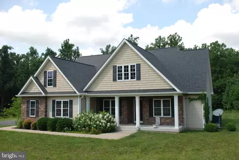 425 Freezeland Loop Rd, Linden, VA 22642