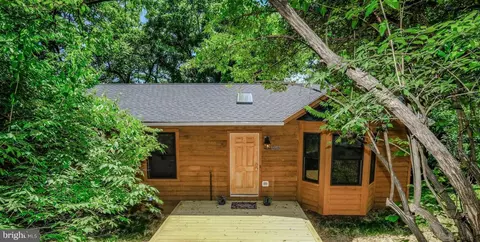 348 Rome Beauty Dr, Linden, VA 22642