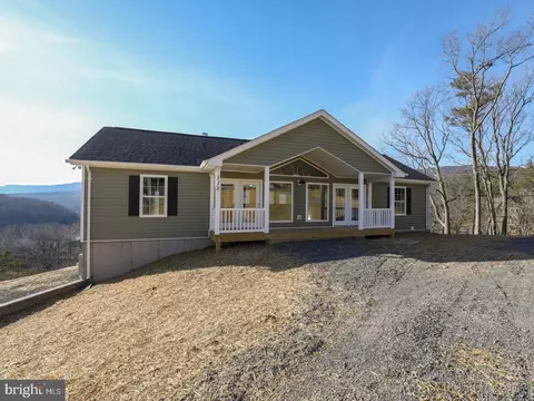 1080 High Top Rd, Linden, VA 22642