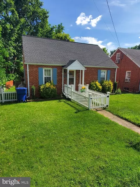 112 12th St W, Front Royal, VA 22630