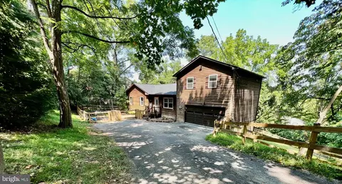 249 Northern Spy Dr, Linden, VA 22642