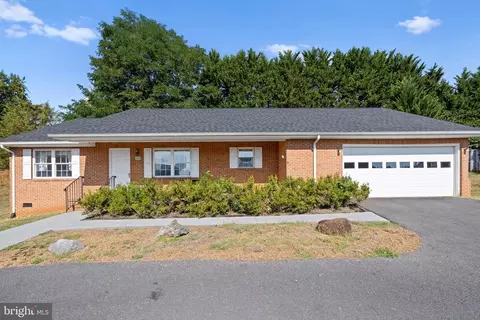 583 Cresthaven Ct, Front Royal, VA 22630
