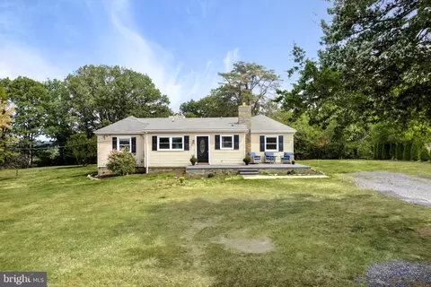 827 W 16th St, Front Royal, VA 22630