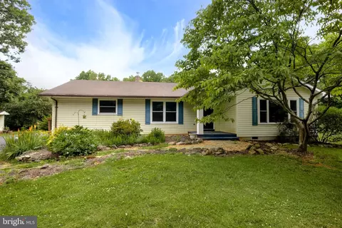 82 Stonewood Ct, Bentonville, VA 22610