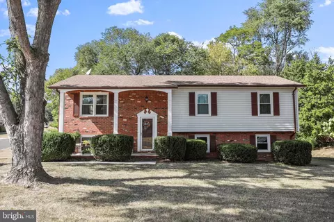 1071 Horseshoe Dr, Front Royal, VA 22630