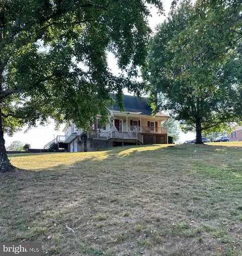 3840 Rivermont Dr, Front Royal, VA 22630