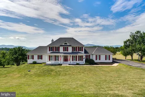 431 Freezeland Manor Dr, Linden, VA 22642