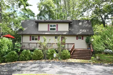 90 Stayman Turn Ct, Linden, VA 22642