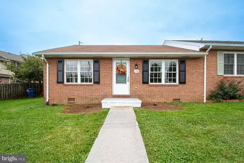126 Ay View Dr, Front Royal, VA 22630