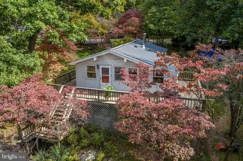 16 Broadway Ct, Linden, VA 22642