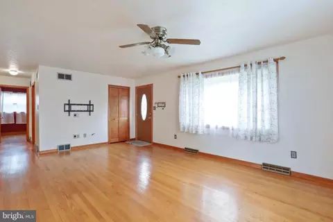722 Manassas Ave, Front Royal, VA 22630 photo 5