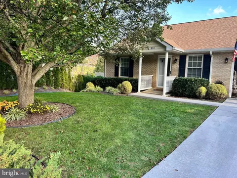 616 Cresthaven Ct, Front Royal, VA 22630