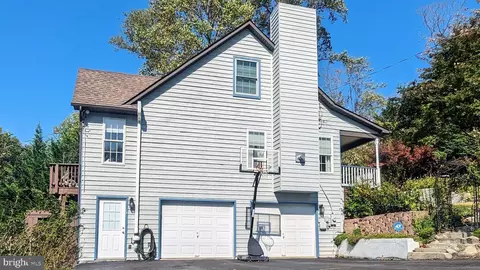 831 Bragg Dr, Front Royal, VA 22630 photo 3