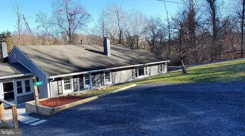 521 Harris Dr, Front Royal, VA 22630
