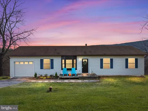 12 Rome Beauty Dr, Linden, VA 22642