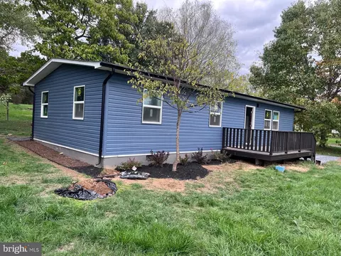 64 River Lakes Dr, Strasburg, VA 22657
